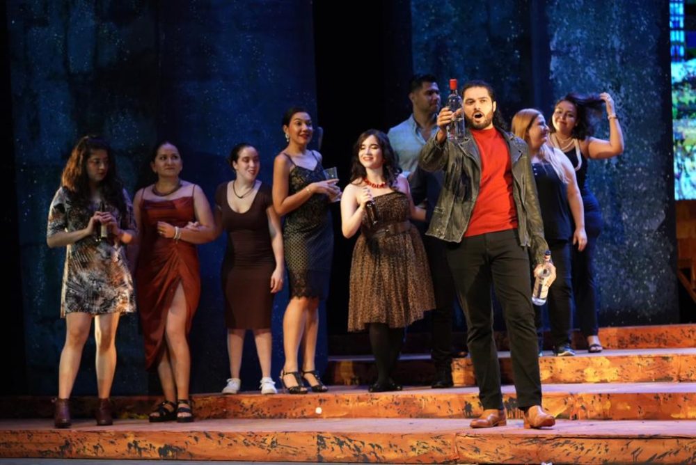 Don Giovanni hace de las suyas en Mazatlán seduce y a la vez aterroriza a los mazatlecos y sus visitantes 2022 (23)