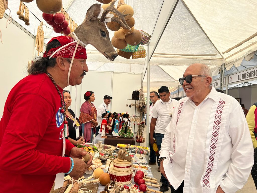 Inicia la Expo Feria Artesanos de Sinaloa, en el Parque Central 2022 2