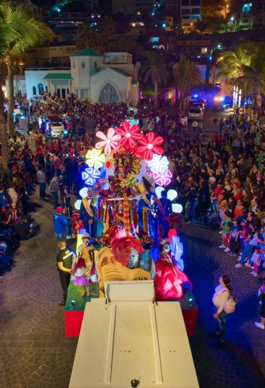 Miles de locales y visitantes Disfrutan del Desfile de Muertos en Mazatlán 2022 2