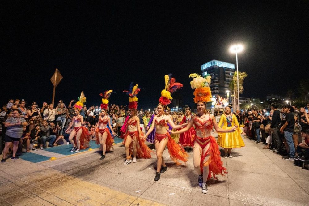 Miles de locales y visitantes Disfrutan del Desfile de Muertos en Mazatlán 2022 4