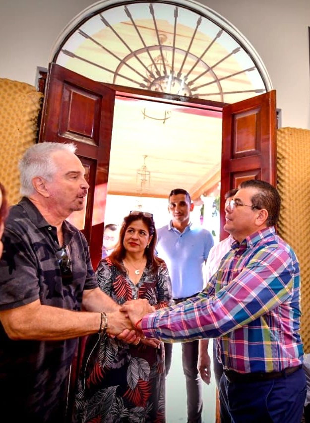 Se reúne con personal de Cultura y pide sacar adelante el proyecto artístico de Mazatlán 2022 1