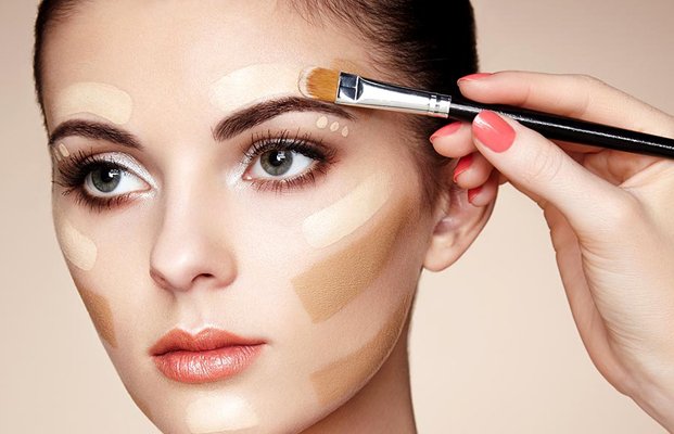 Dónde y cómo aplicar el corrector para rejuvenecer la piel y conseguir un  maquillaje antiedad fácil -
