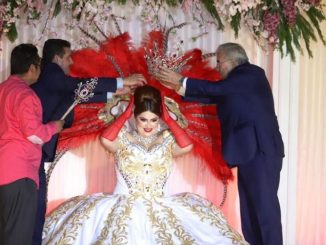 Corona el Gobernador Rocha a Lizbeth Leticia I como nueva Reyna de los Juegos Florales del Carnaval Guamúchil, Sinaloa, México, 2023 12