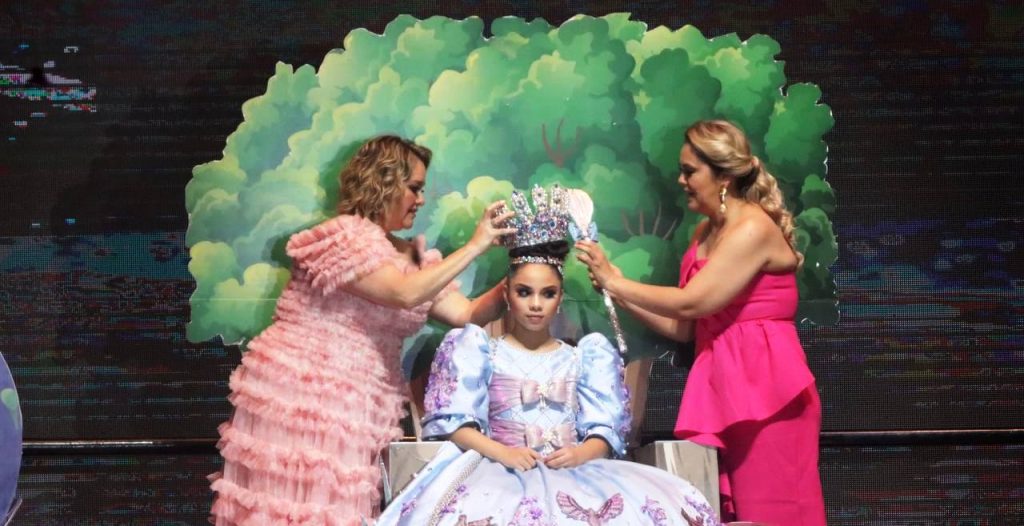 Melanie I es Coronada como la Reina Infantil del Carnaval Internacional Mazatlán 2023