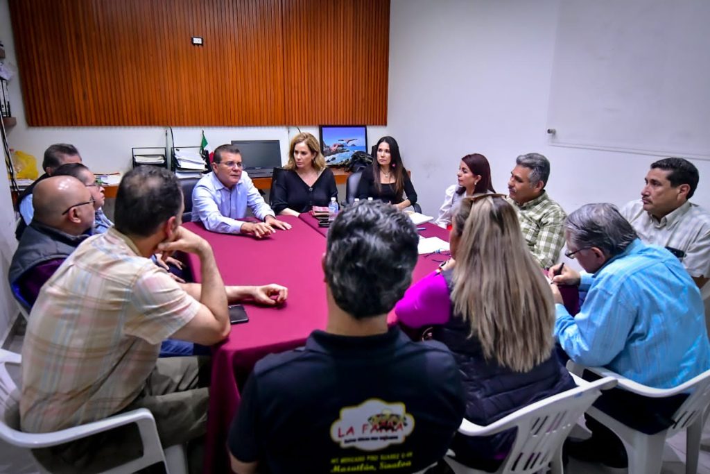 Se reunieron el Alcalde Edgar González, regidores y locatarios para trabajar por mejorar el inmueble 2023
