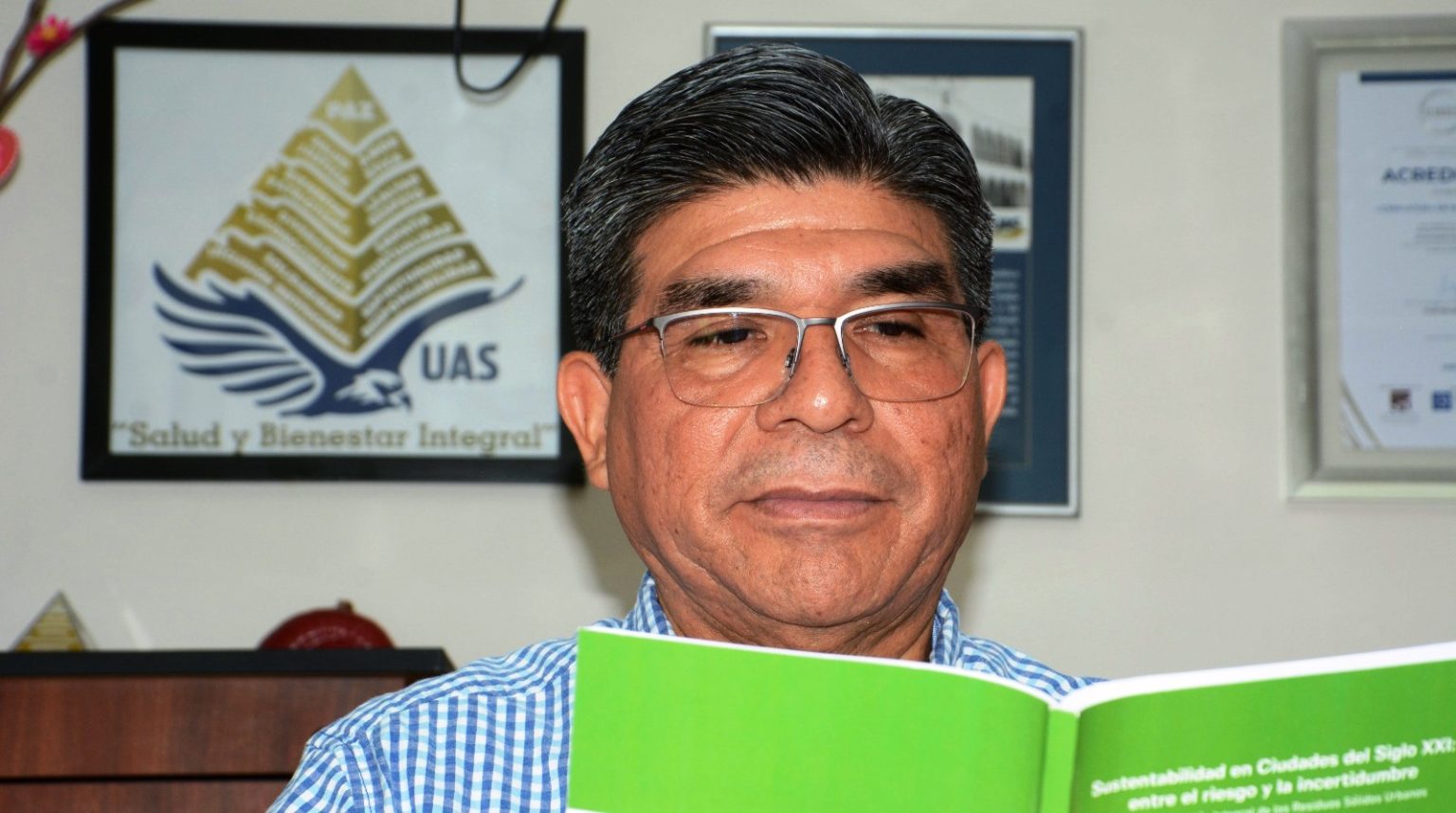 Luis Armando Becerra Pérez Llama especialista de la UAS a diputados a darle solución al problema de la basura en el puerto de Mazatlán 2023