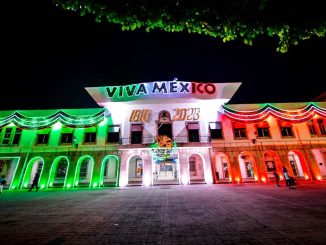 Palacio Municipal de Mazatlán se ilumina con los colores patrios 2023