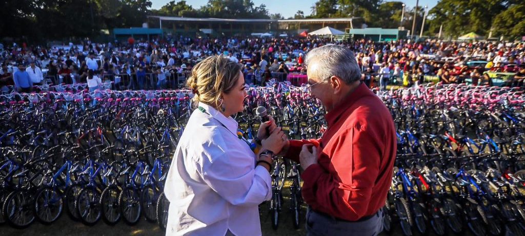 Con 3 mil bicicletas para niñas y niños, festeja Rocha Moya a familias de Pericos, Mocorito 2023 1