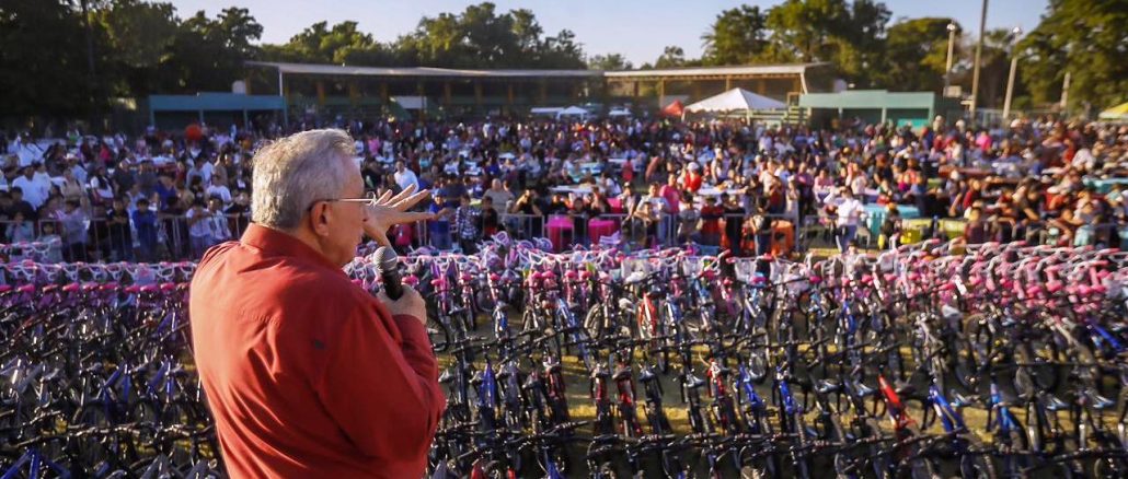 Con 3 mil bicicletas para niñas y niños, festeja Rocha Moya a familias de Pericos, Mocorito 2023