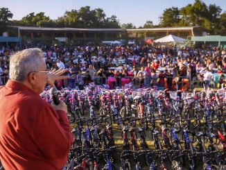 Con 3 mil bicicletas para niñas y niños, festeja Rocha Moya a familias de Pericos, Mocorito 2023