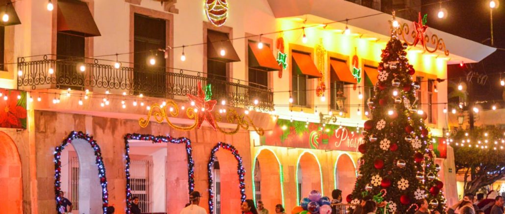 La Experiencia Navideña en Mazatlán Adquiere otra Dimensión con la Iluminación Navideña en la Plazuela Principal 2024
