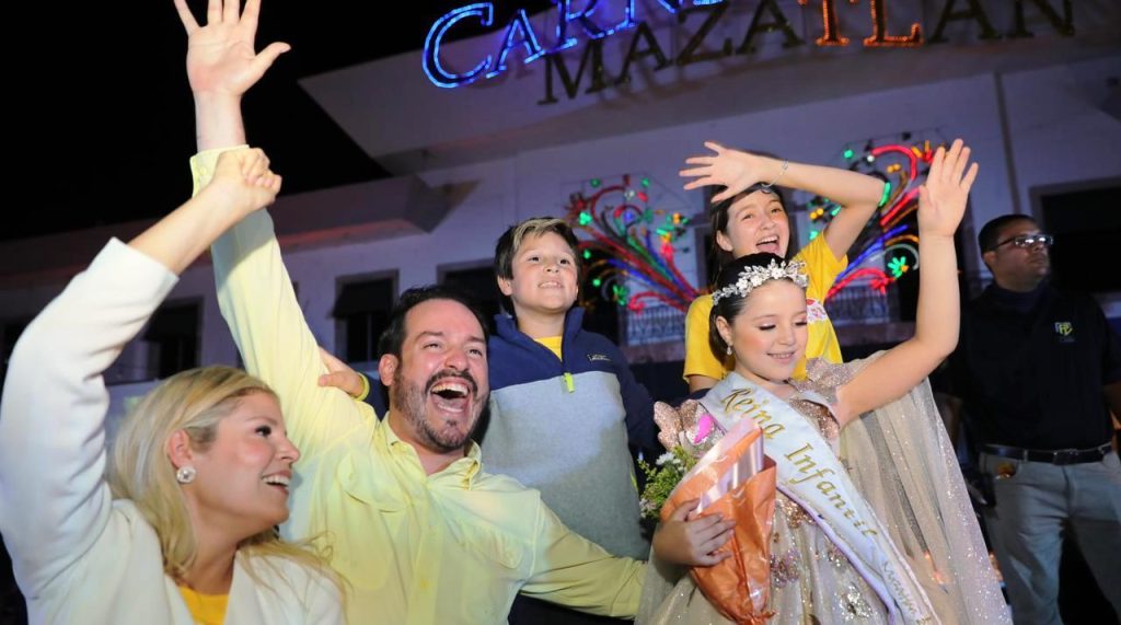 María Pauloes la Reina Infantil del Centenario Carnaval de Mazatlán 2024 Eclipse Barroco