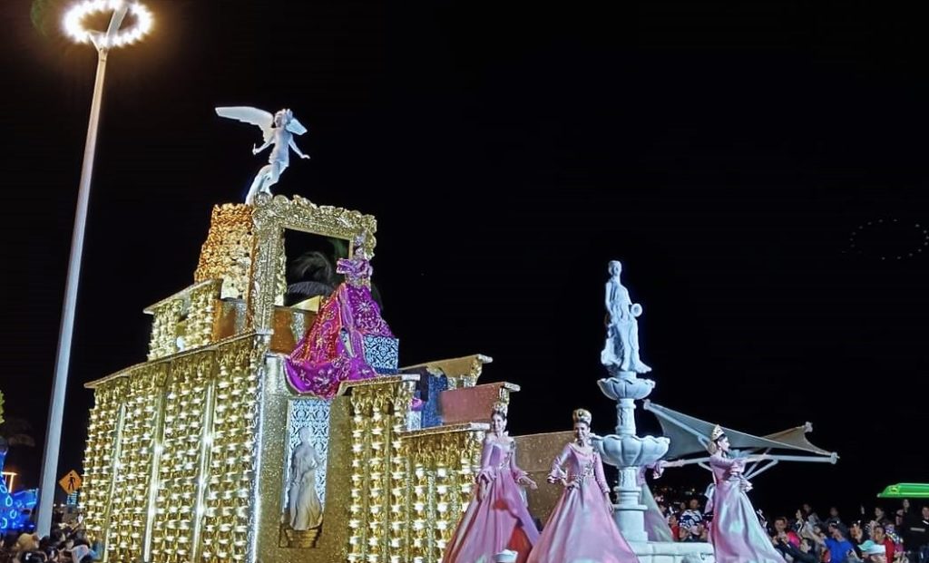 Miles gozan del primer Desfile de Carros Alegóricos del Carnaval Internacional de Mazatlán 2024 Eclipse Barroco 1