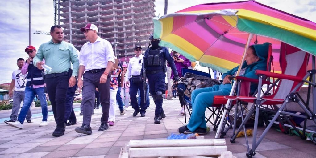 Verifica Alcalde de Mazatlán Edgar González condiciones de orden y seguridad previa al primer desfile de Carnaval 2024