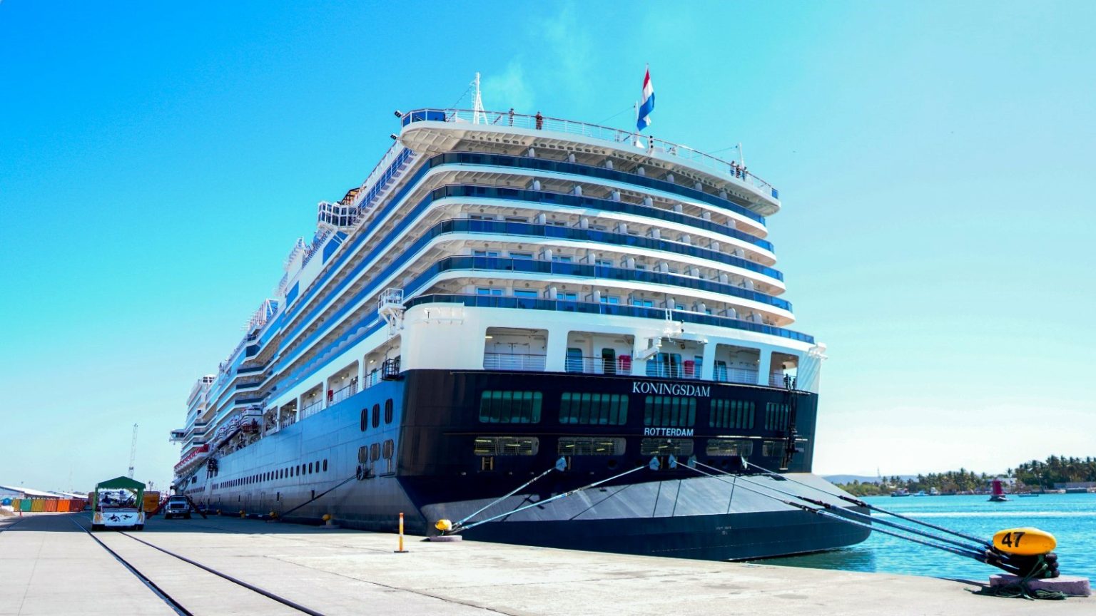 Siguen arribando crucero a Mazatlán, esta mañana arribó el crucero turístico Koningsdam 2024