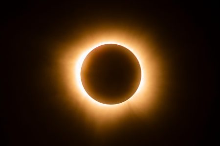 Cuatro minutos de noche, frío y amor entre la Luna y Sol en el puerto de Mazatlán Cònica de un Eclipse muy Anunciado 2024
