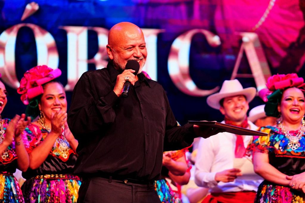 Regala Gala Folclórica una bella noche en el TAP (11)