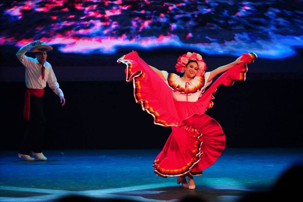 Regala Gala Folclórica una bella noche en el TAP (7)
