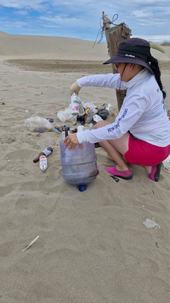 SUCEDE y voluntarios retiran media tonelada de basura de la isla Altamura en la Bahía Santa María (6)