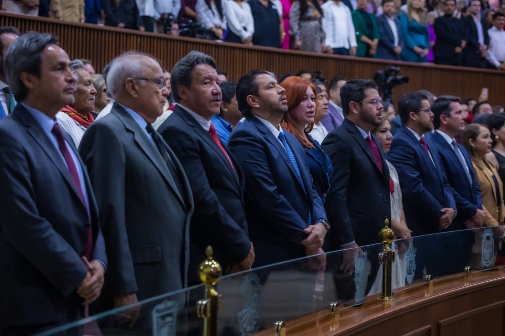 Asiste Rocha Moya a instalación de la Sexagésima Quinta Legislatura (10)
