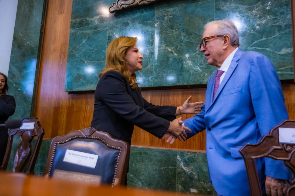 Asiste Rocha Moya a instalación de la Sexagésima Quinta Legislatura (12)