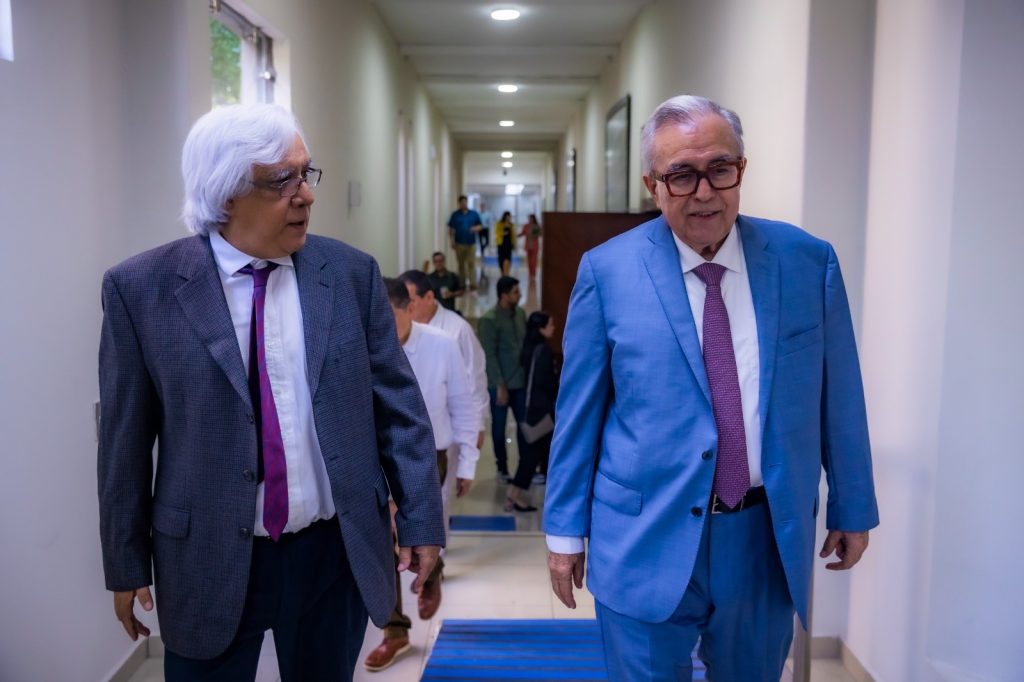 Asiste Rocha Moya a instalación de la Sexagésima Quinta Legislatura (8)