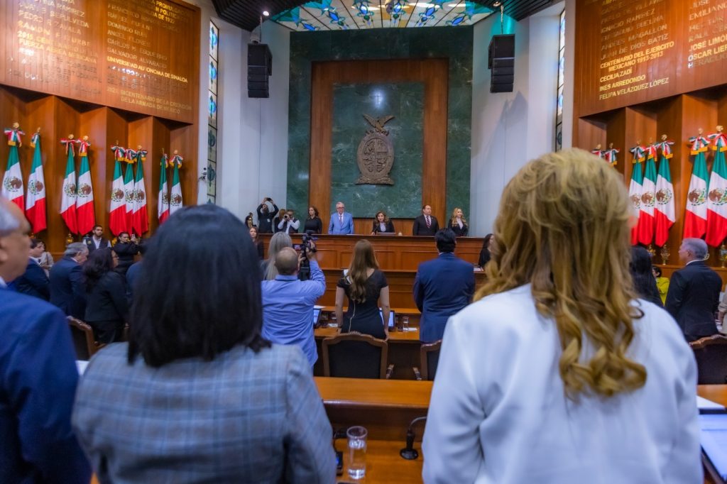 Asiste Rocha Moya a instalación de la Sexagésima Quinta Legislatura (9)