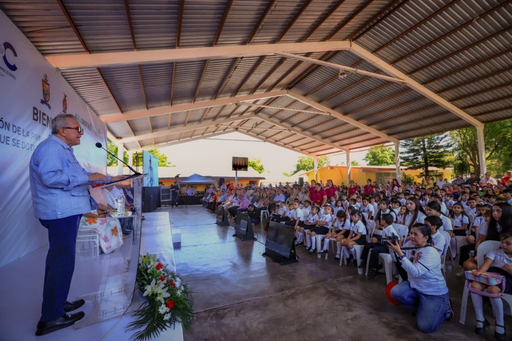 Rocha inicia construcción de Aula Digital en escuela rural de Sinaloa municipio (4)
