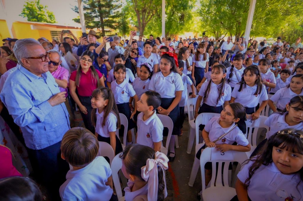 Rocha inicia construcción de Aula Digital en escuela rural de Sinaloa municipio (7)