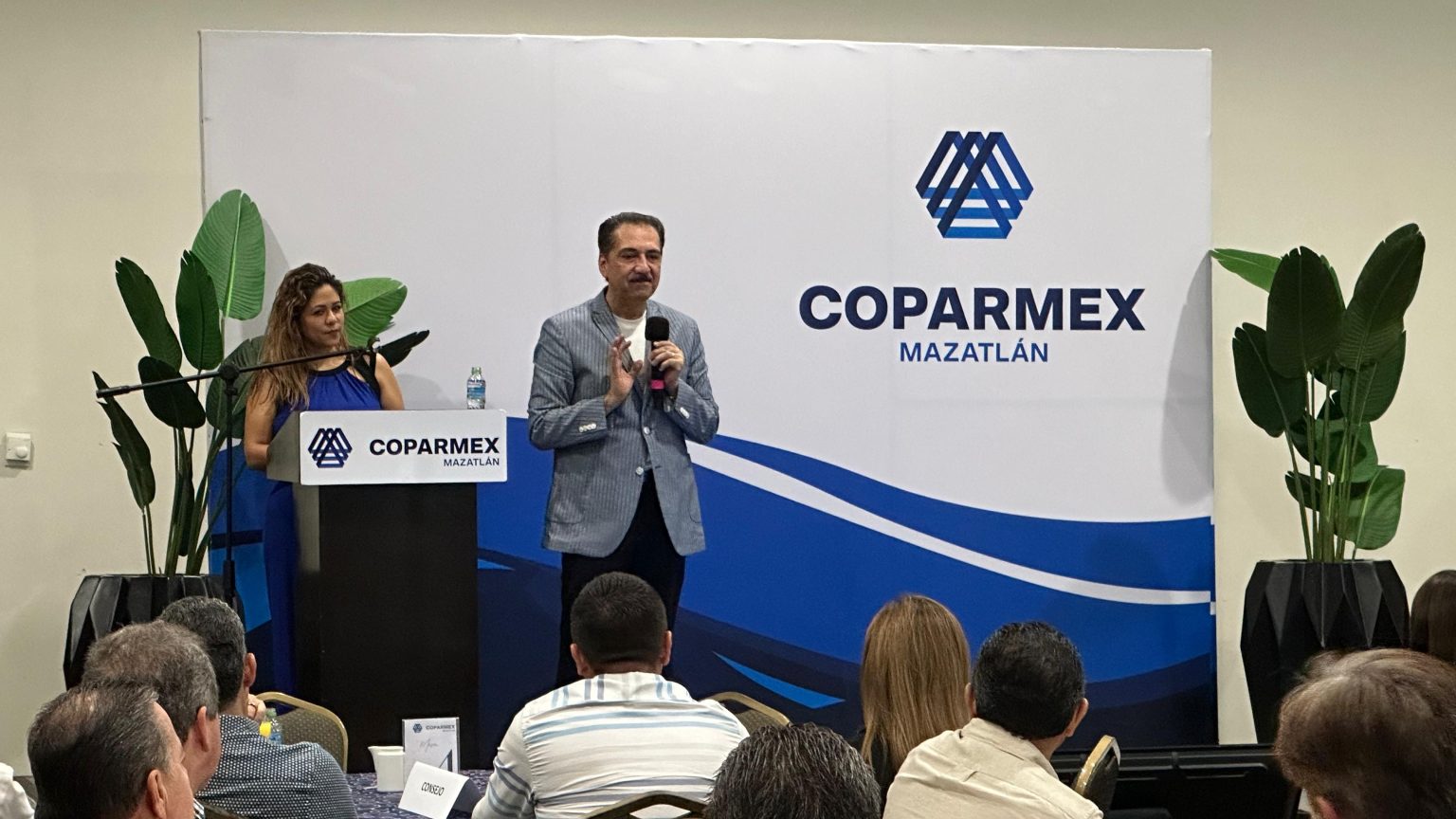 “Se han querido acabar al país y México sigue de pie”