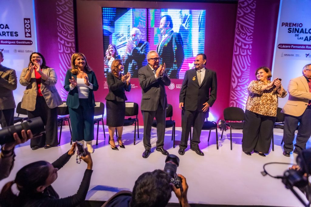 Entrega Rocha Moya el Premio Sinaloa de las Artes (11)