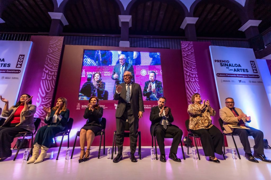 Entrega Rocha Moya el Premio Sinaloa de las Artes (3)
