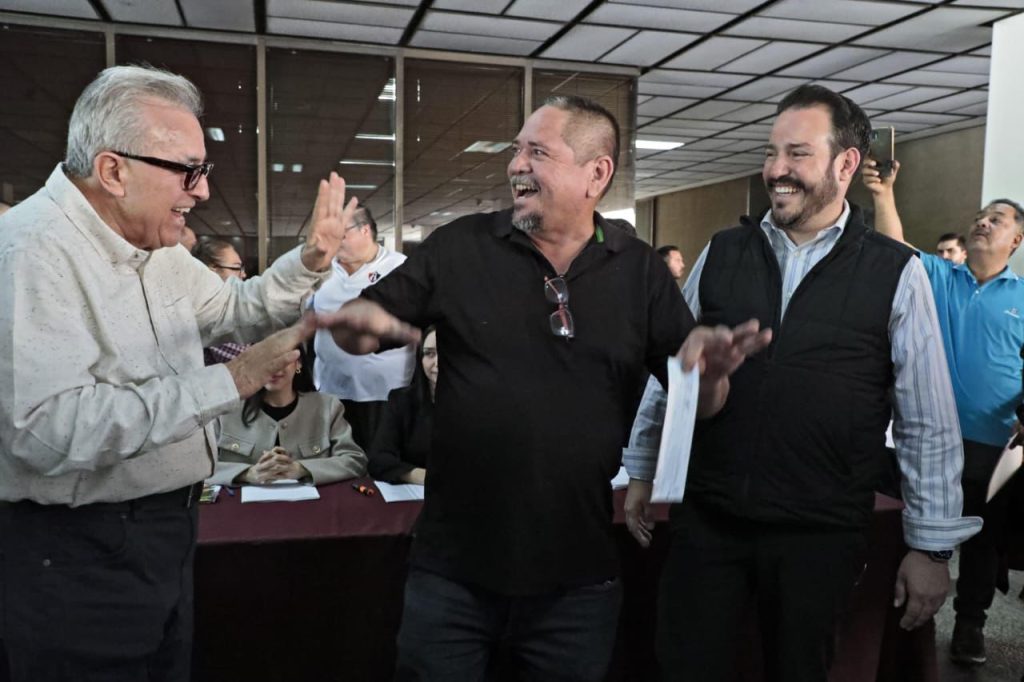 Entrega el Gobernador Rocha apoyos directos a músicos de Culiacán y Navolato (10)