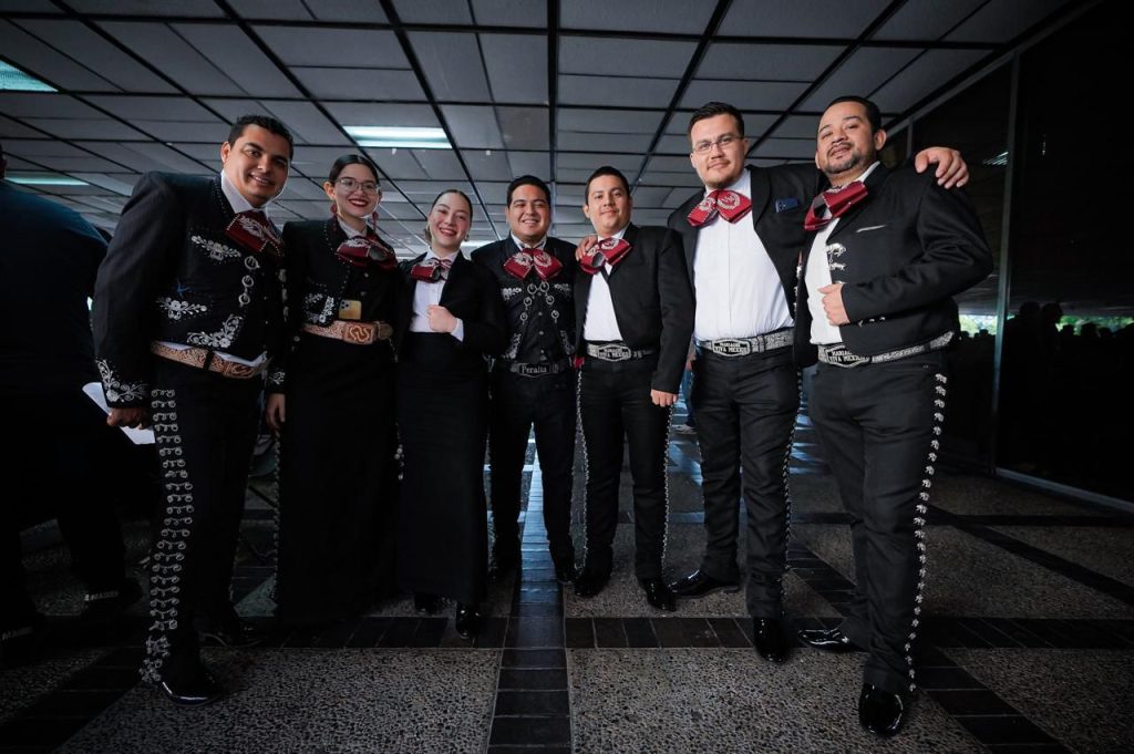 Entrega el Gobernador Rocha apoyos directos a músicos de Culiacán y Navolato (11)