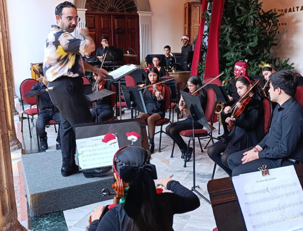 Orquesta Infantil y Orquesta Juvenil del CMA brindan bellos conciertos (9)