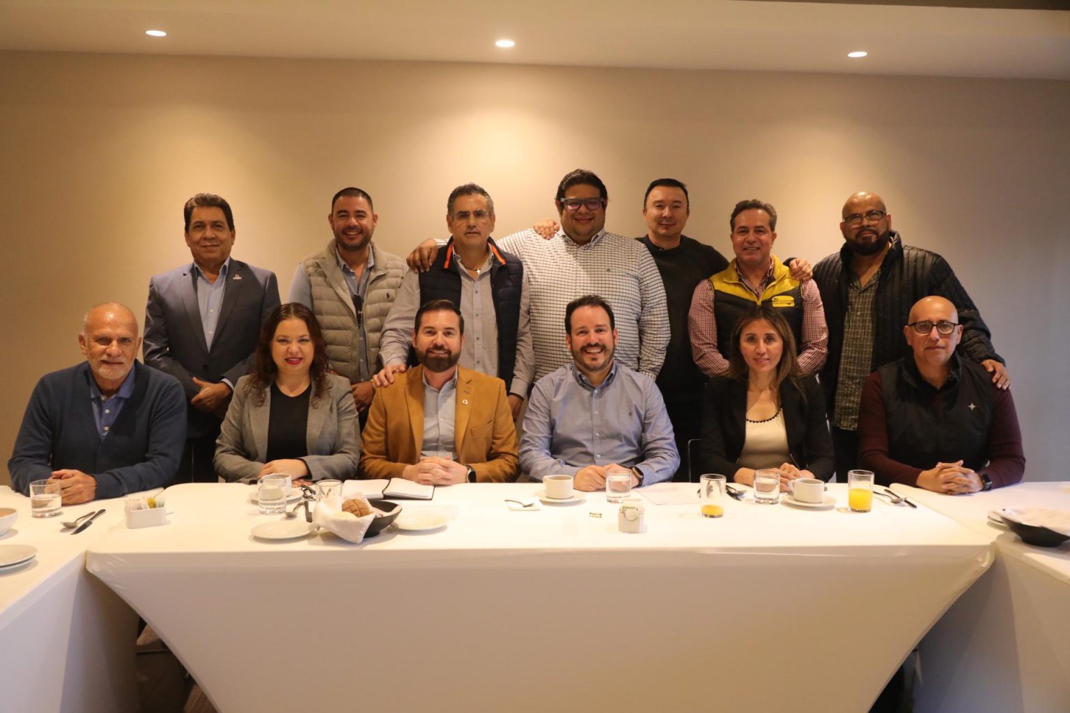 Se reúne Pity Velarde con la intercamaral de Mazatlán