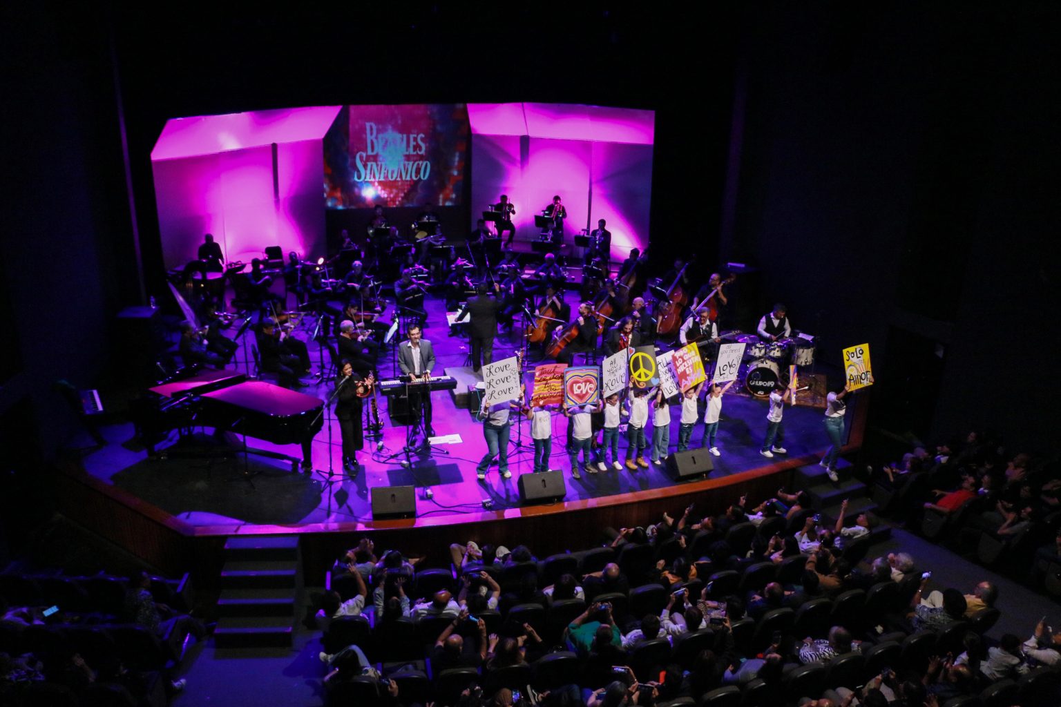 ¡Vibra el Teatro Pablo de Villavicencio con la nostalgia por Los Beatles!