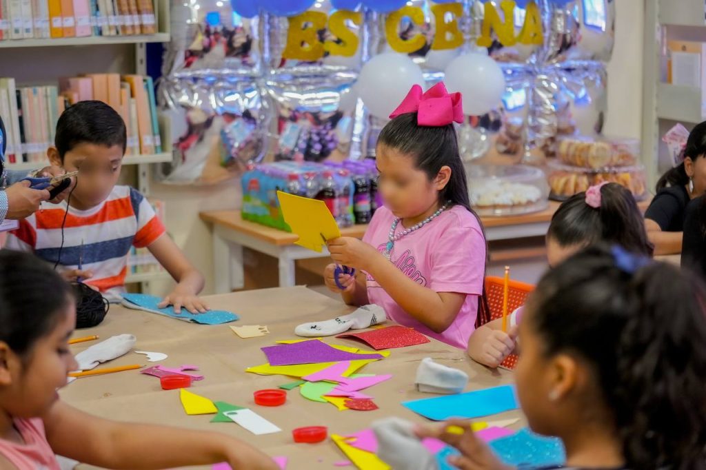 Biblioteca Municipal Margarita ‘La Nana’ Ramírez ofrece exitoso Taller de Primavera para Niños (4)