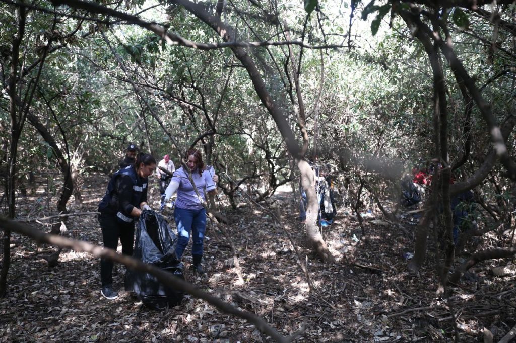 Con jornada de limpieza en el Estero del Infiernillo, Gobierno de Mazatlán conmemora el Día Mundial de la Tierra (6)