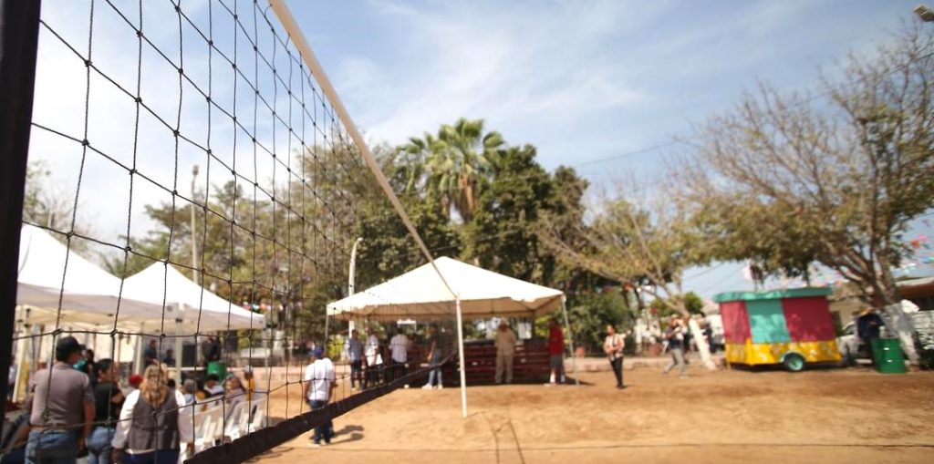 Entrega Estrella Palacios nueva cancha de voleibol en El Roble 2025