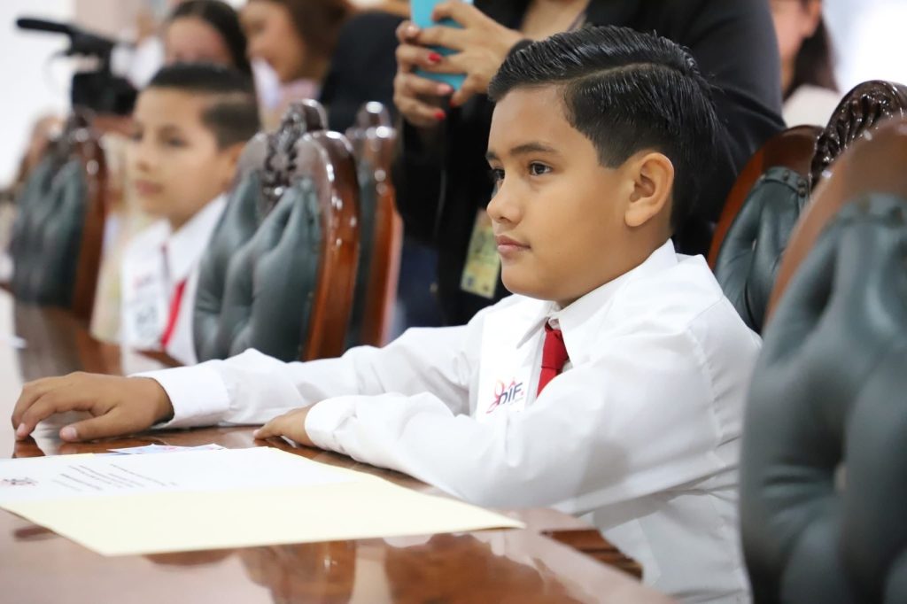 Richard Millán toma protesta al Cabildo Infantil 2025 (7)