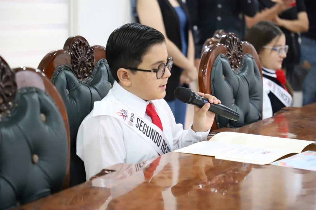 Richard Millán toma protesta al Cabildo Infantil 2025 (8)