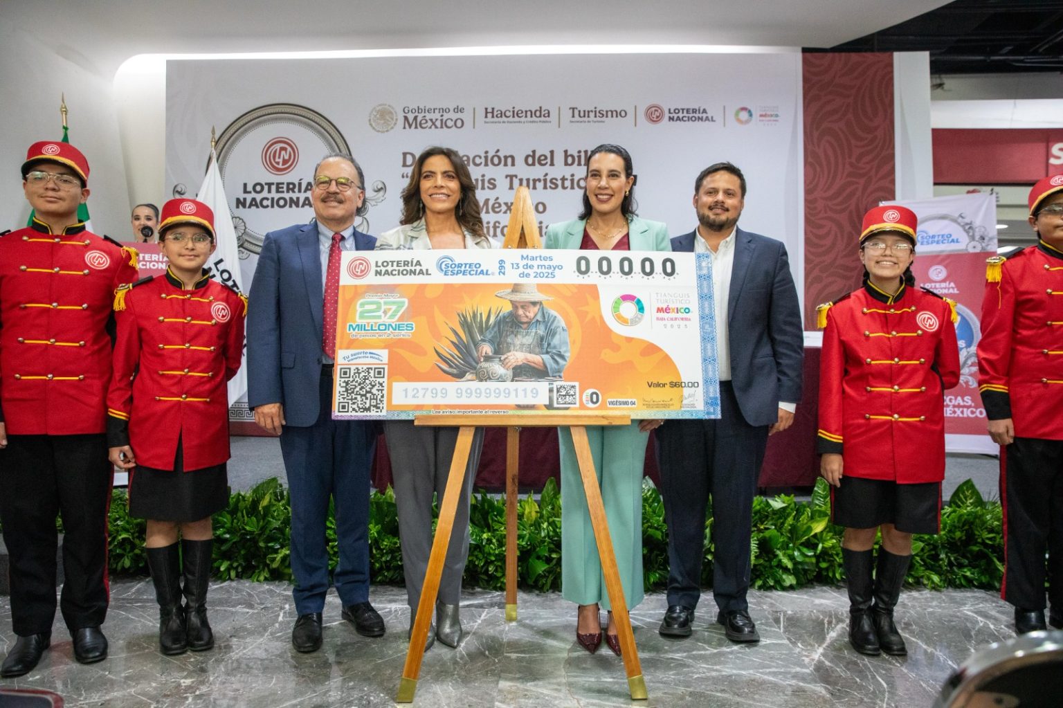 Sectur y Lotería Nacional develan billete conmemorativo del Tianguis Turístico 2025