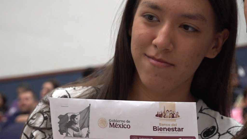 ¡Gran incentivo! Comienza la UAS la entrega de tarjetas bancarias del programa de Beca Universal de Educación Media Superior Benito Juárez (7)