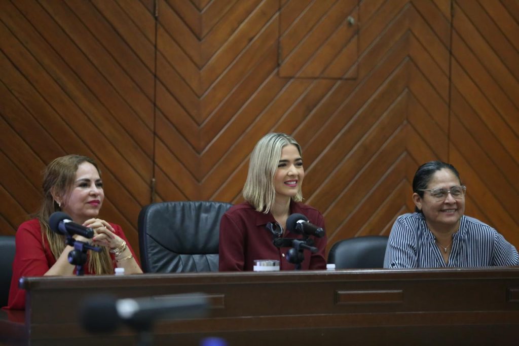 Emotivo encuentro de la Presidenta Estrella Palacios con alumnos de USAER 116, de educación especial (4)