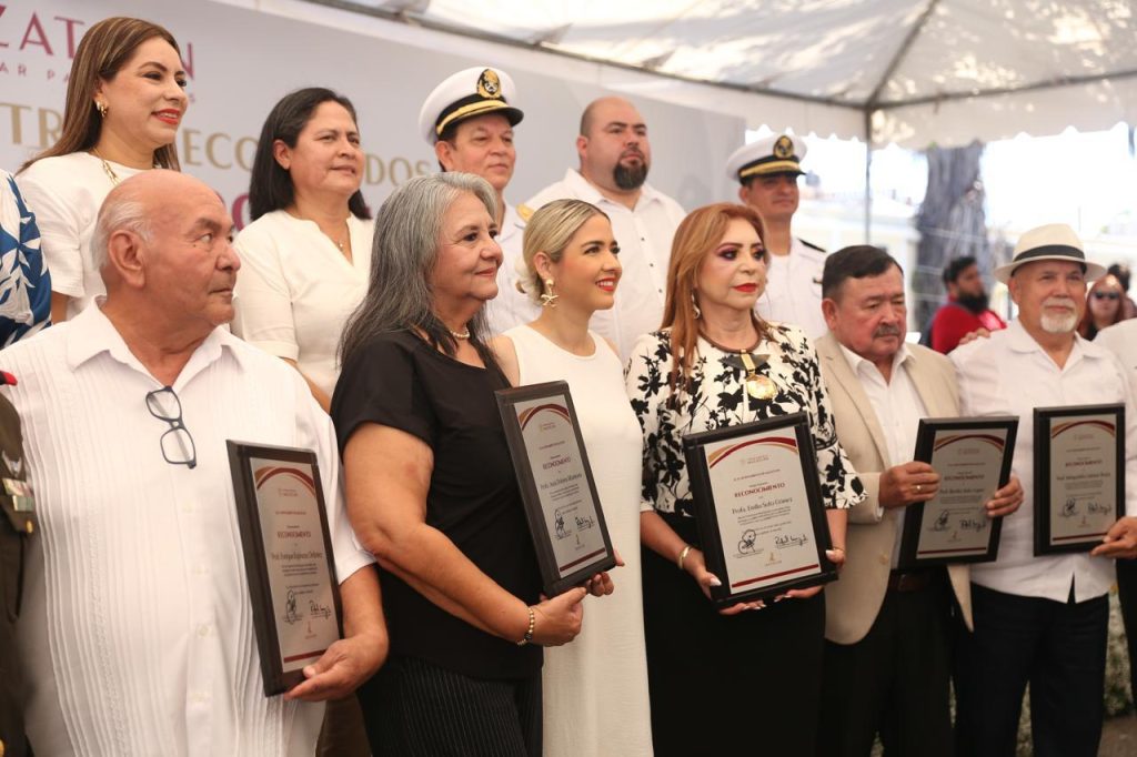 Por su trayectoria profesional, Estrella Palacios reconoce a cinco maestras y maestros (1)