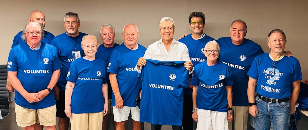 Reciben Donativo de 70 Camisetas Miembros del Tourist AIDE (Camisetas Azules) 2