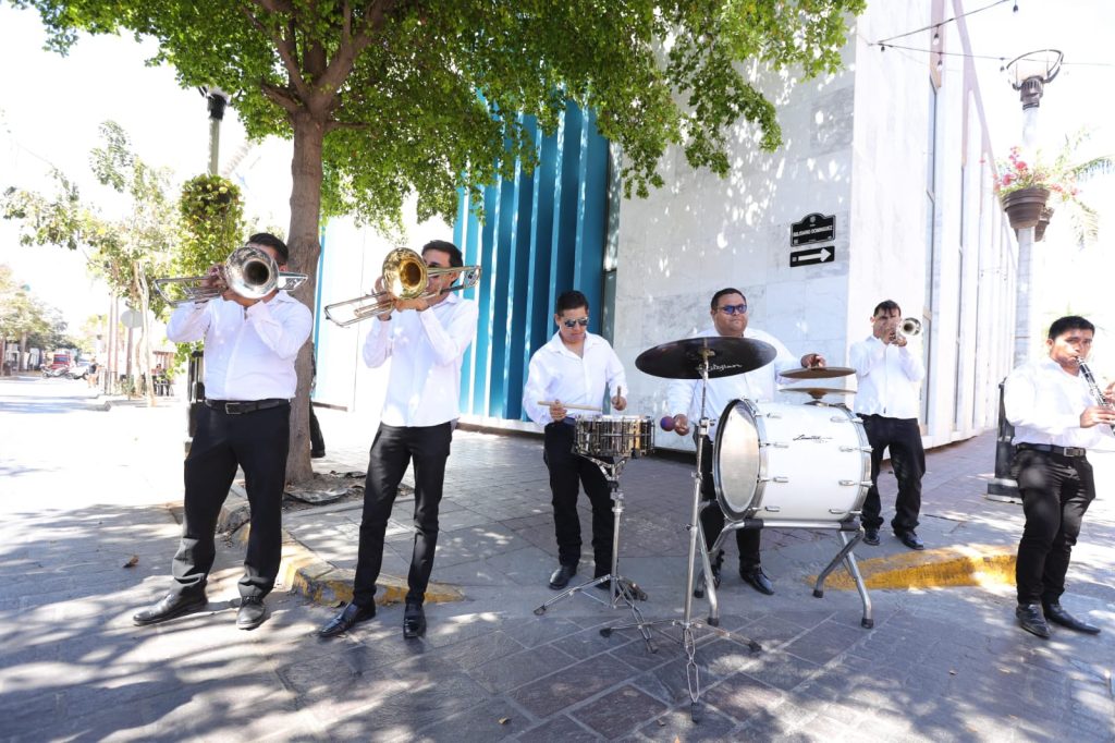 Recorre Josefina Rodríguez Zamora el Centro Histórico de Mazatlán (6)