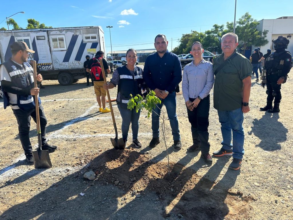 Con ‘Flor Nativa’, se reverdece el Centro de Seguridad Ciudadana de Mazatlán (5)