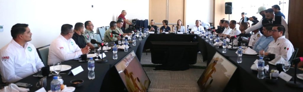 Estrella Palacios preside reunión con representantes de la naviera Carnival Corporation 2025 2